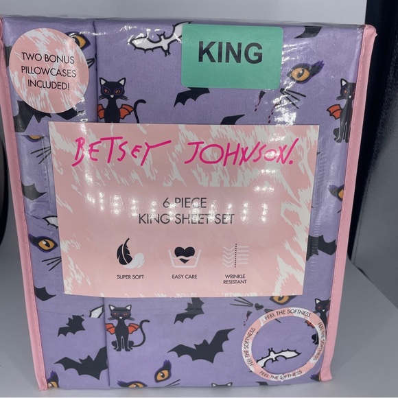 New Betsey Johnson Purple Halloween 2024 King Size Sheet Set Cats & Bats - Picture 4 of 4